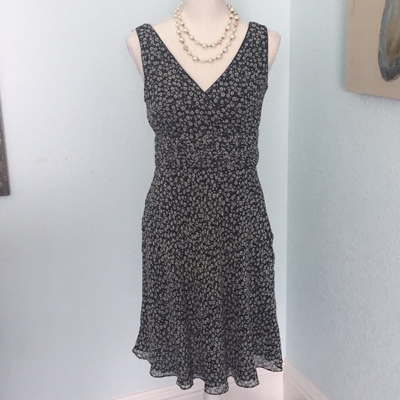 Ann Taylor Dresses & Skirts - ANN TAYLOR Dress - NWOT. 💙